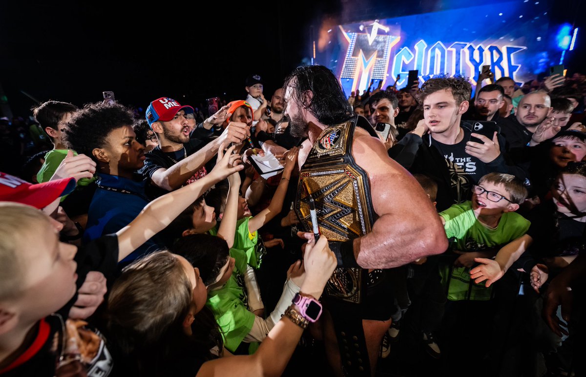 WWEUK's tweet image. Thank you, Glasgow! 🏴󠁧󠁢󠁳󠁣󠁴󠁿 💙 🤍