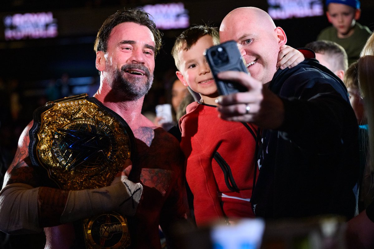 WWEUK's tweet image. Thank you, Glasgow! 🏴󠁧󠁢󠁳󠁣󠁴󠁿 💙 🤍