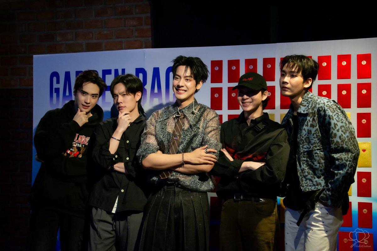 fantar_B's tweet photo. วันนั้น                                   วันนี้

#SBFIVE https://t.co/x6zTClTEE0