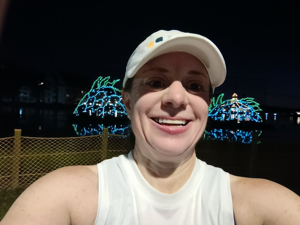 StephMaltzDC's tweet photo. Running by  #ElecticalWaterPagent &amp; dancing with #Buruduka @WaltDisneyWorld @runDisney #WDWMarathon #everymileismagic https://t.co/X8kn0hjPni