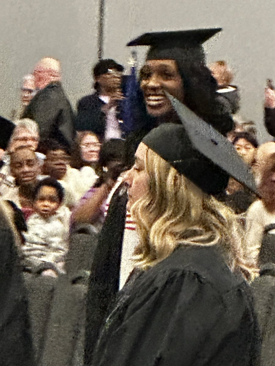 4LTWARD's tweet image. Congrats 🍾🎉🎈🎊 to my baby girl and oldest child @Coco_KayKay4 receiving her Masters in Human Resources at Franklin University(OH)! @TaleesaWard and I are Happy for your success! 🌌 the Limit..Kiddd..#keepclimbing  @24Wardd @NemoAchida