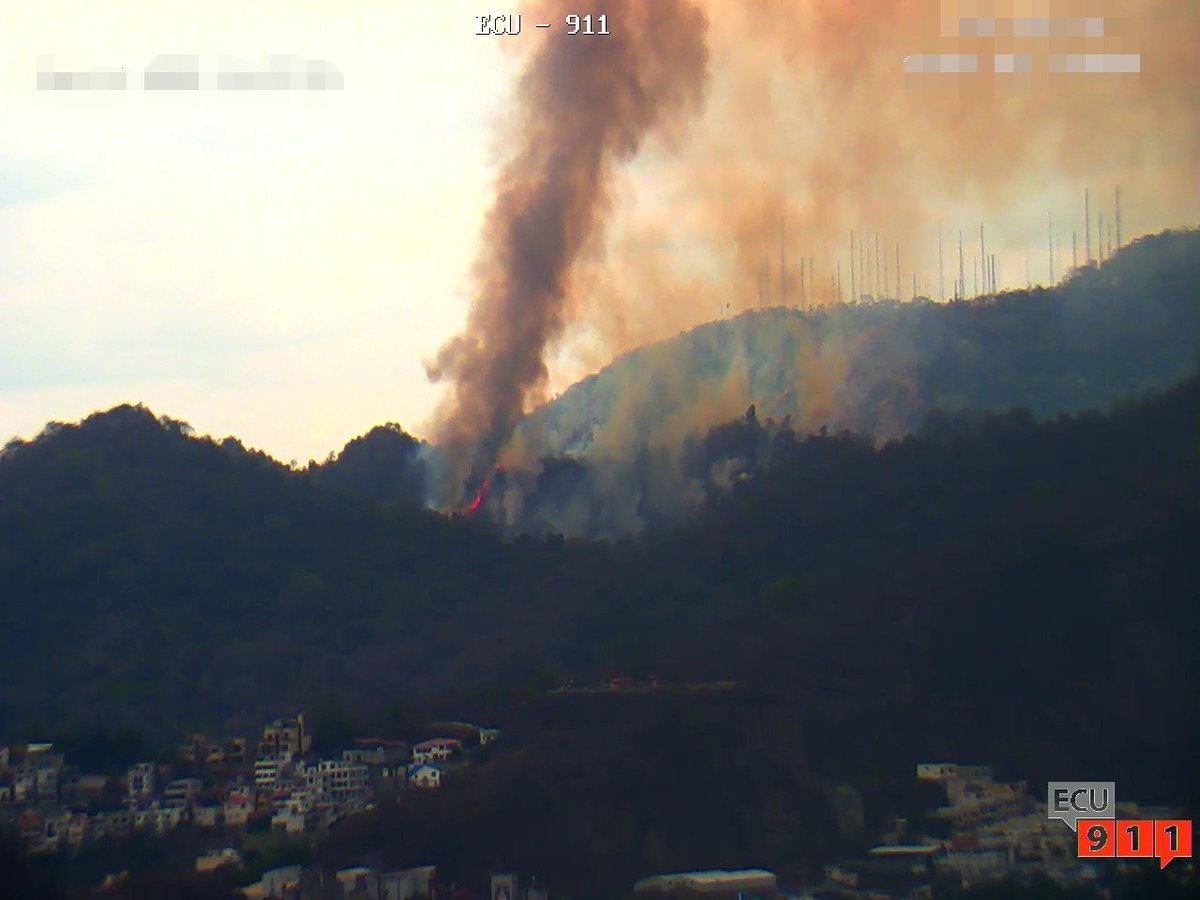 Se recibió una alerta a la #LíneaÚnicaParaEmergencias 9-1-1, sobre una quema de maleza en el Cerro San Eduardo, a las 13h28 de este domingo. Inmediatamente se activó la coordinación con <a href="/BomberosGYE/">Bomberos Guayaquil</a> de esta novedad. Unidades se encuentran trabajando en el sitio.
