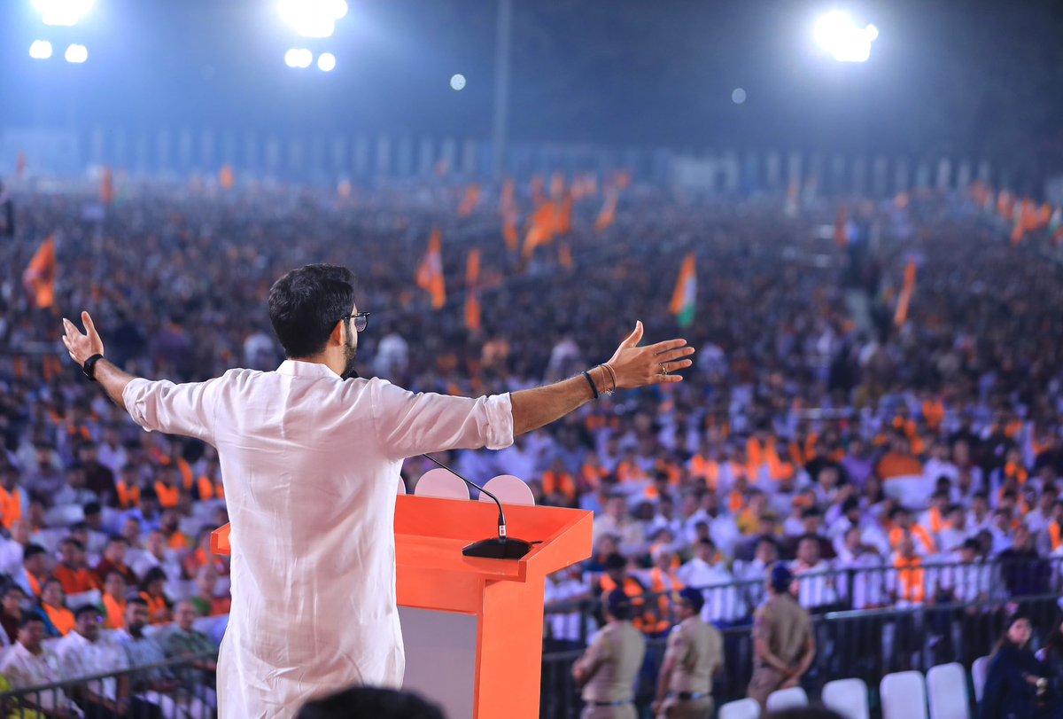 आज शिवतीर्थावर 
‘शिवशक्ती’
एकवटली ती मुंबईसाठी लढण्याच्या निर्धारानेच!
मुंबईच्या लुटारुंच्या समोर ही ‘शिवशक्ती‘ आता नव्या ऊर्जेने उभी आहे, मुंबई आणि मराठी माणसाचं अस्तित्व टिकवण्यासाठी!

चला सज्ज होऊया...!