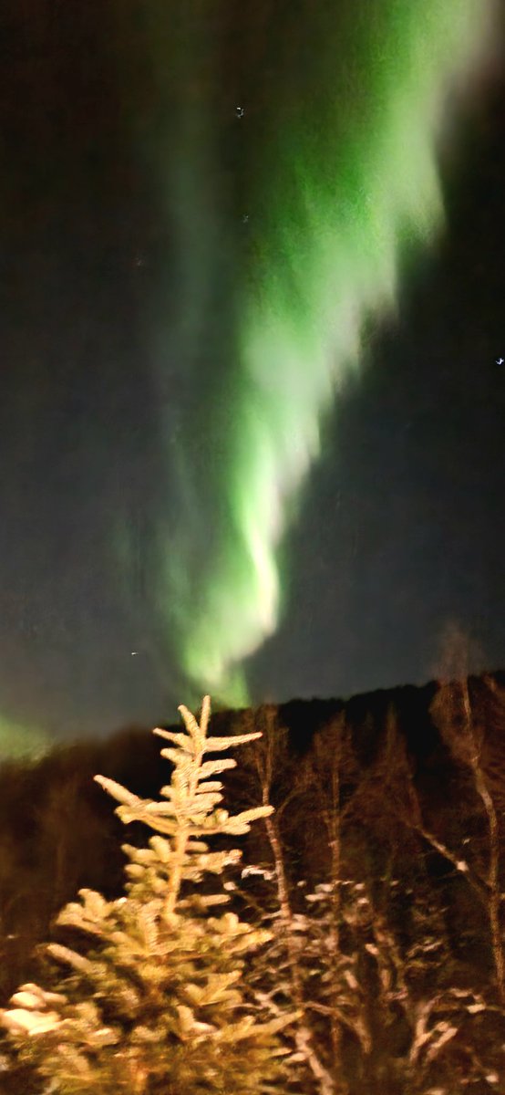 NorthernFrom's tweet image. То вертикальный портал, то горизонтальный. Вы, там на небе, определитесь уже. 😁