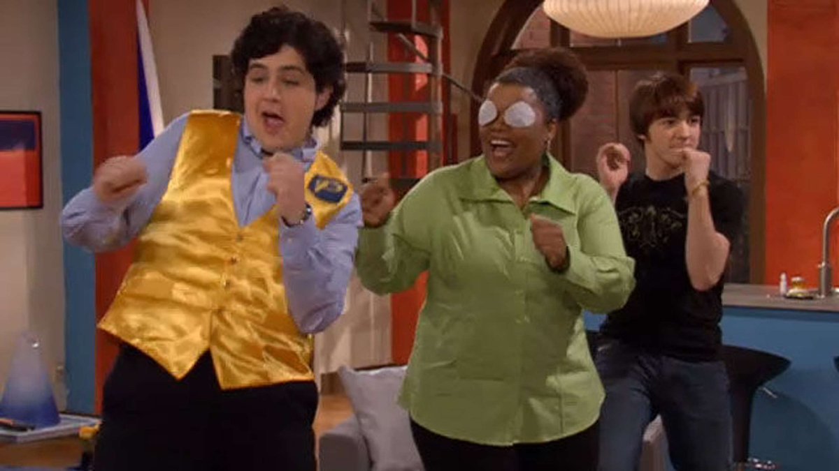 ToonHive's tweet image. 22 years ago today, ‘Drake and Josh’ premiered on Nickelodeon.