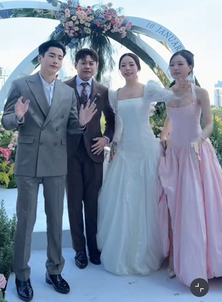 FebLine2627's tweet image. แล้วงานใหญ่อลังกว่าที่คิดไว้มาก นึกว่าจะจัดเล็กๆอบอุ่น แต่ชอบธีมมาก แฟรี่เทล อลังสมฐา สันตินธรกุลสุดๆ พี่น้องครีเอทมาก ชุดก็สวย