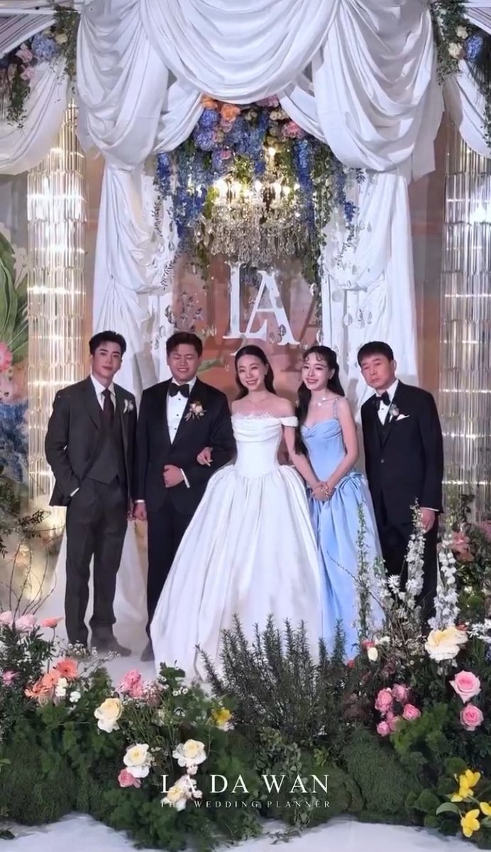 FebLine2627's tweet image. แล้วงานใหญ่อลังกว่าที่คิดไว้มาก นึกว่าจะจัดเล็กๆอบอุ่น แต่ชอบธีมมาก แฟรี่เทล อลังสมฐา สันตินธรกุลสุดๆ พี่น้องครีเอทมาก ชุดก็สวย