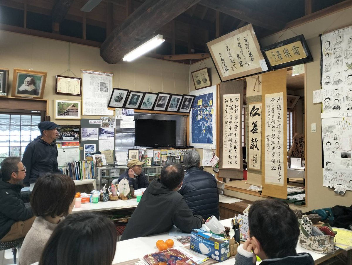 先週大鳥圭介生誕地。地元の方所蔵の書画を見つつ、和歌を詠唱いただきました。
1993年からのけいすけじゃ漫画連載期間中に大鳥圭介のカラオケ歌が作られたと！
「激動の世を ゆるぎなきみ心に ちから尽くされし公おし敬う」 七五調なので、どんぐりころころや水戸黄門などの歌にも合う歌詞です！
