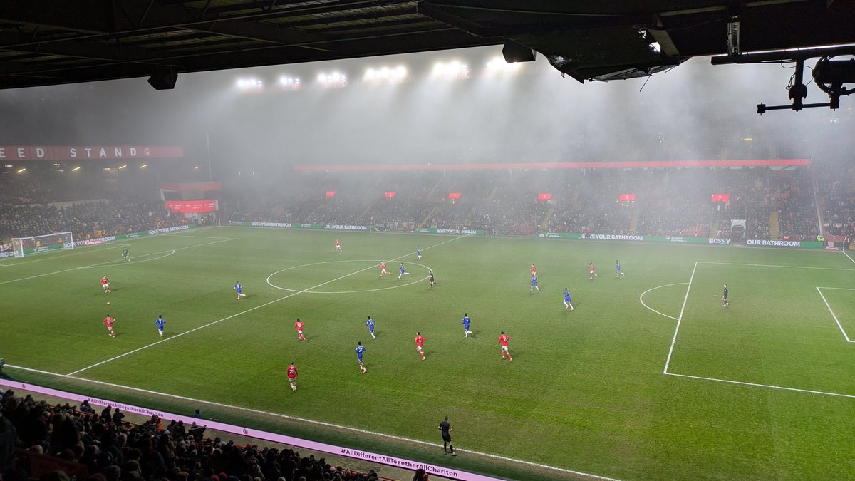 footballtravs's tweet photo. What a quality evening at the Valley for the 3rd round @EmiratesFACup game v Chelsea. An electric support from the home fans despite ๐ฅถThe team & fans deserved much more than the scoreline suggests ๐๐ซก Barely heard a peep from the poor away support ๐คซ๐คท
#Chache #FACup #valley https://t.co/bwNFxdIDaN