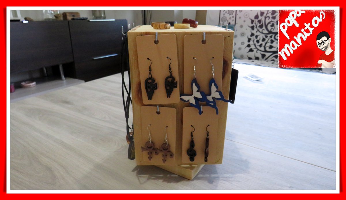 Aquí os dejo un vídeo de como hacer un expositor para joyas o bisuteria.

youtu.be/Nms5VJJuVbA