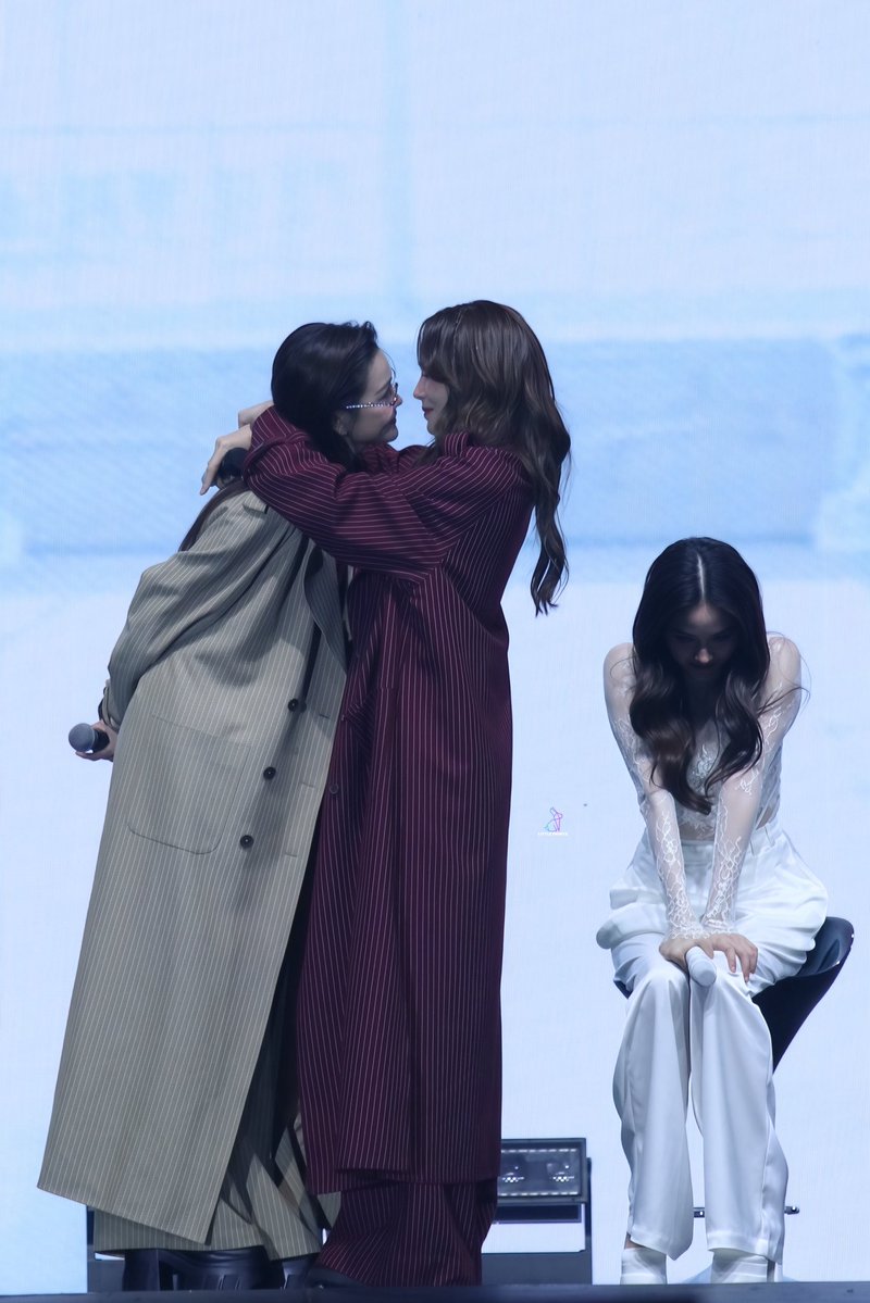 สาววาย VVIP พี่ฟรีนคือ อยู่ไม่ได้ละ 5555 เอ็นดู 

4E FIRST FAMILY TIME 
#Unveiling4Elements
#อิงล็อต #EngLot
#srchafreen