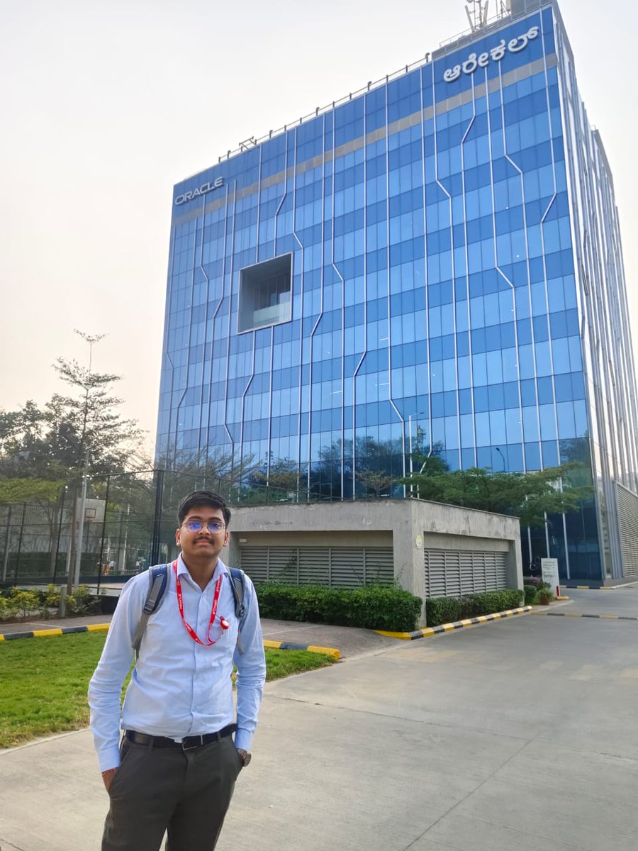 PranavGaur04's tweet photo. Finished my first week at @Oracle🎉
It was a fun start with great intro sessions. The office is huge with lots to explore, and the overall vibe is really energetic and welcoming. Excited for what’s ahead! 😊 https://t.co/MwiL3YF47X