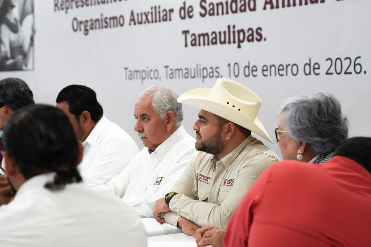 El gobernador <a href="/Dr_AVillarreal/">Américo Villarreal</a> y el Dr. Julio Berdegué Sacristán, secretario de Agricultura y Desarrollo Rural, sostuvieron una reunión de trabajo con autoridades estatales y municipales, representantes de las asociaciones ganaderas y el Organismo Auxiliar de Sanidad Animal