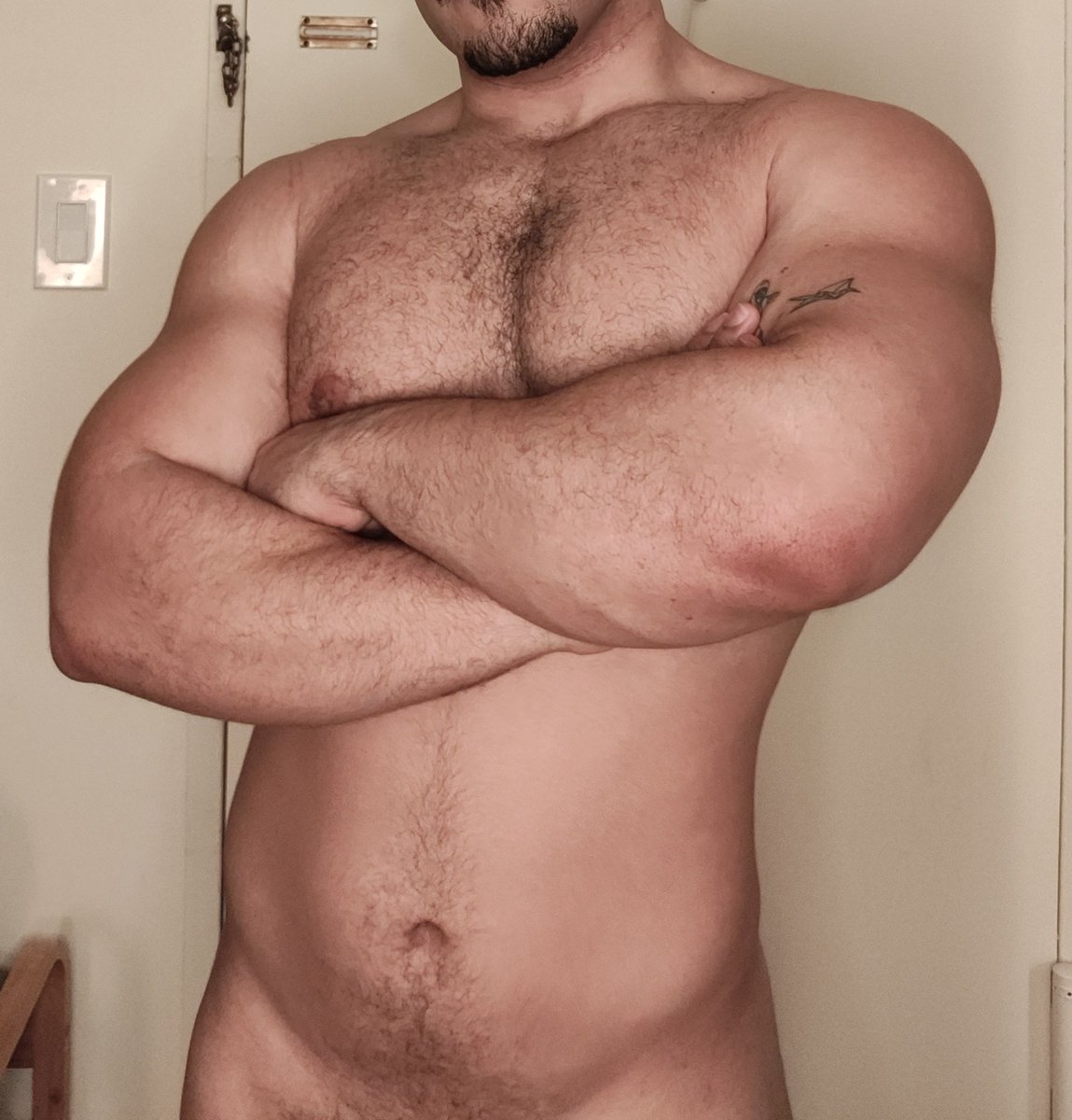 Xavierbarata's tweet photo. My arms looked large here 🤭 https://t.co/nUmQYhrNlC