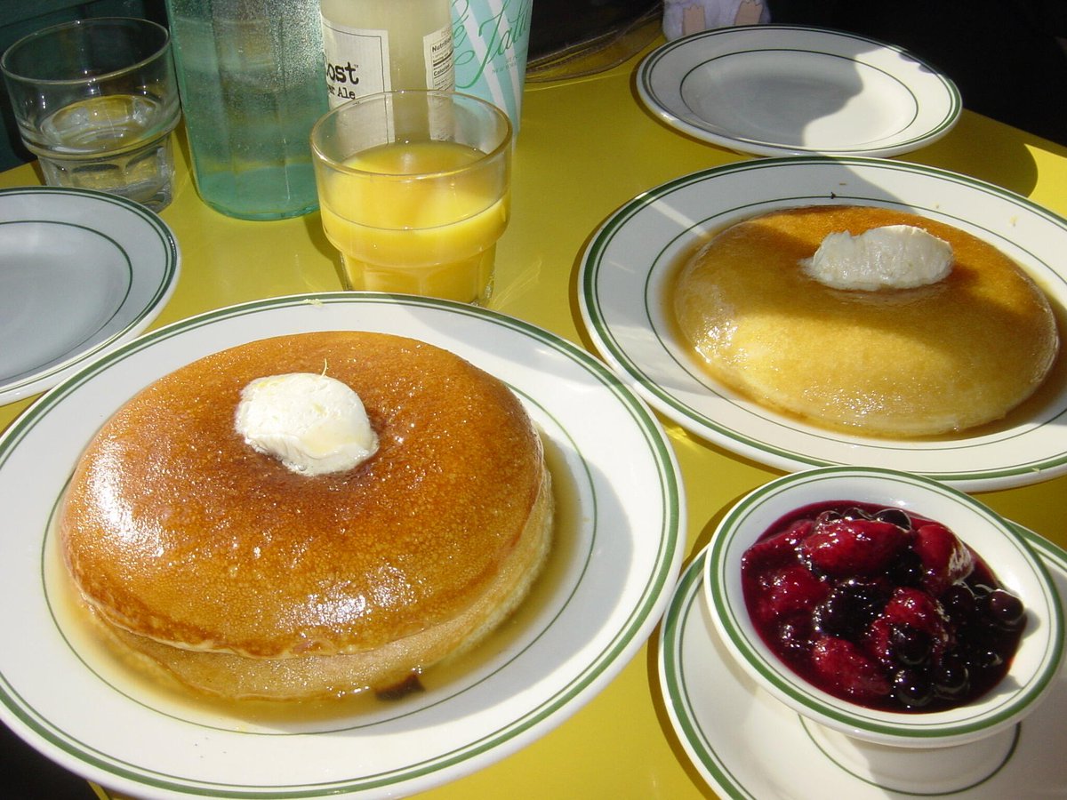 DanielThomWS's tweet image. The New York Life Pancakes: worth waiting in line for three hours! 🥞