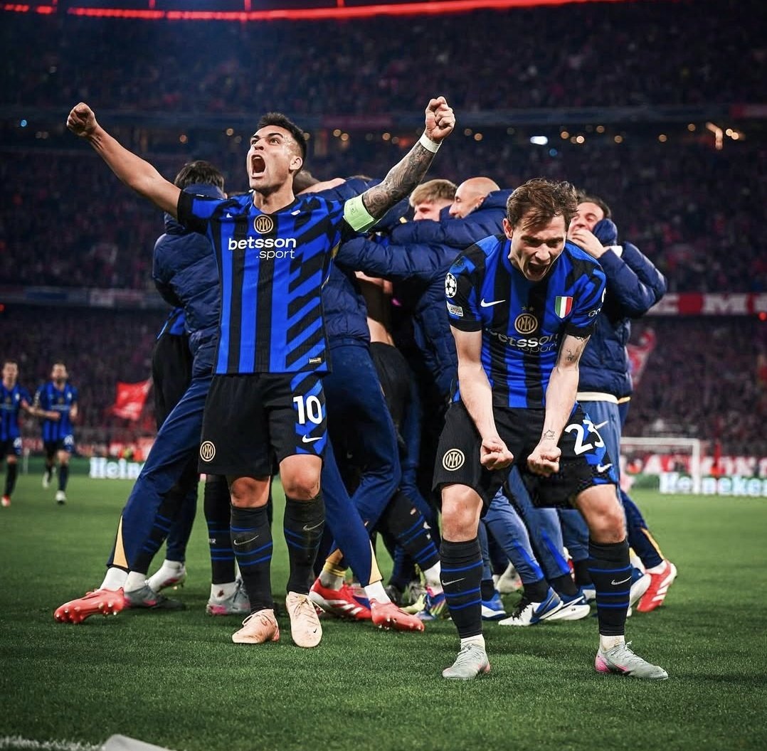 vettoandrea01's tweet photo. Forza ragazzi dobbiamo battere quella squadra con 4 scudetti che si credono un top club che non sono! #forzainter #napolimerda https://t.co/oJLe4OXQ2K