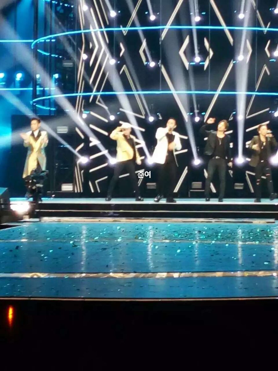 012forbb's tweet image. 151231 Hunan 호남위성TV 송년회
(한국말로 맞겠죠...)
중국에서 중요한 방송에서 이렇게 가까이서 빅뱅을 본 건 처음이에요.너무 설레서 찍은 사진이 다 이런 건지 몰랐어요 ㅋㅋㅋ🤣