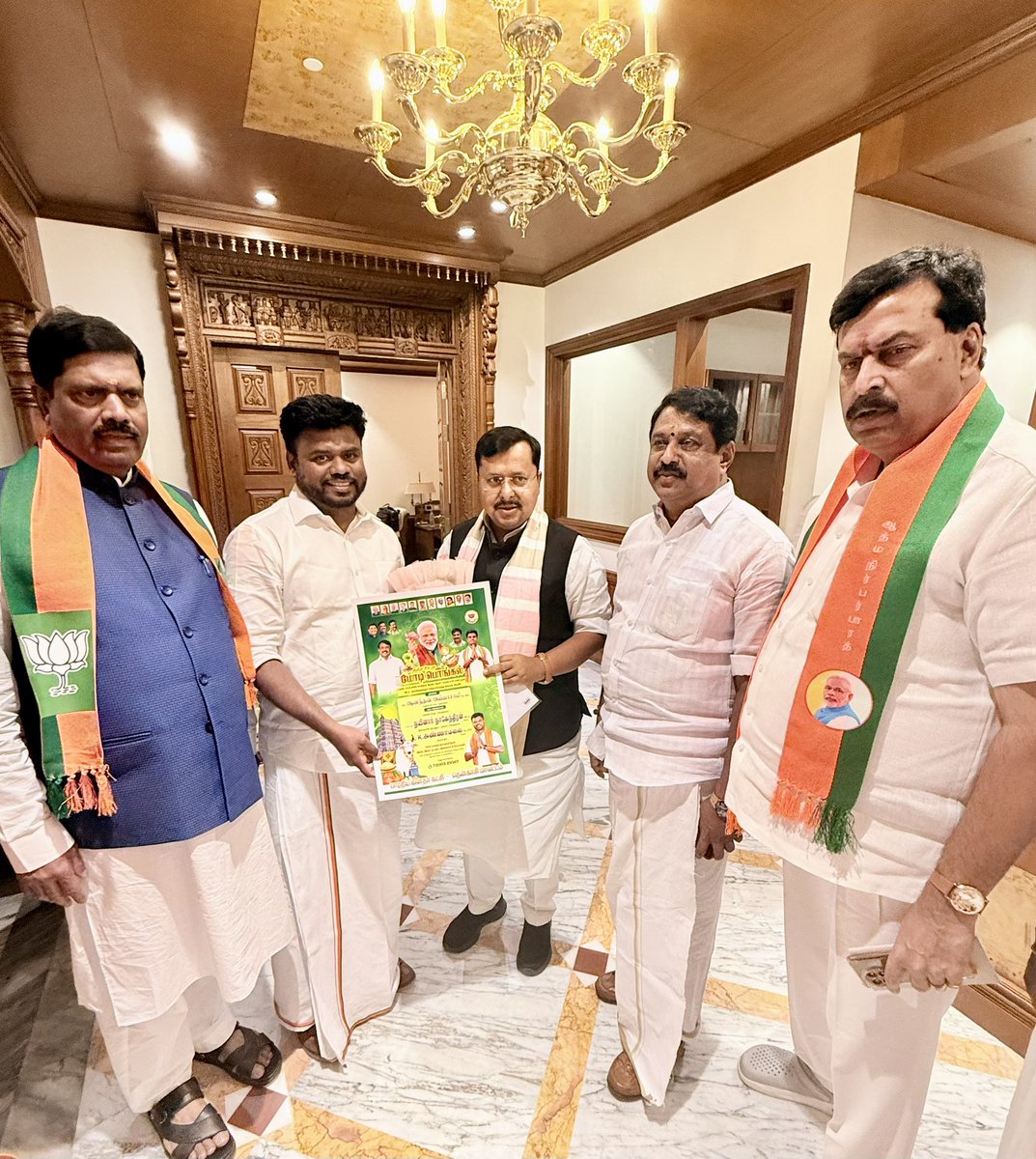 AnanthAyyasamy's tweet image. A privilege and honor, and a truly pleasant and memorable moment to present the invitation for the 1008 Pot “Namma Ooru #ModiPongal” celebration, scheduled to be held on 13.01.2026 (Tuesday) at #Vasudevanallur, #Tenkasi district, to Shri Nithin Nabin, @NitinNabin National