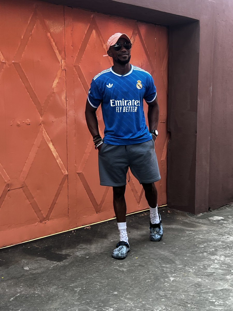 ForeignbaseJ's tweet image. What do you know about the game between Real Madrid and Barcelona 

HALA Madrid.Victory belongs to us today