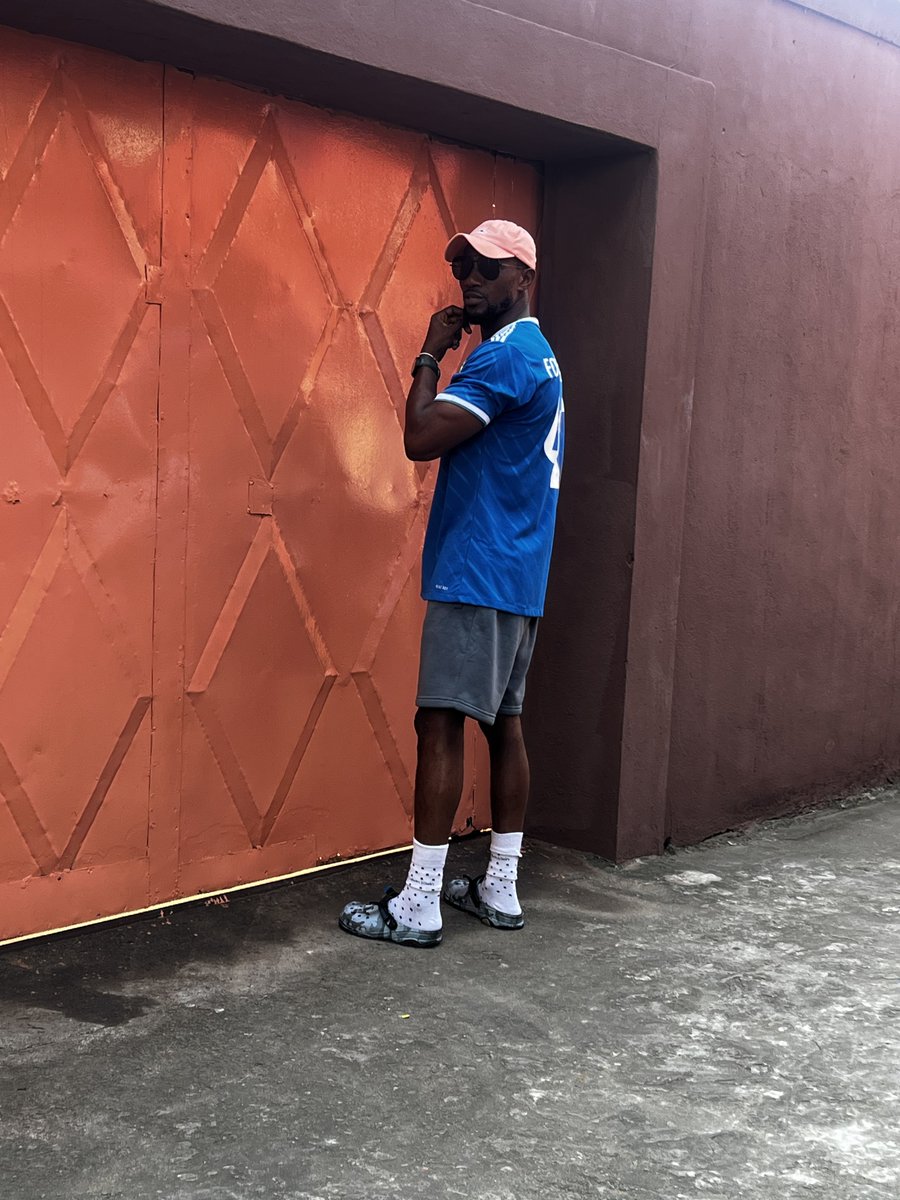 ForeignbaseJ's tweet image. What do you know about the game between Real Madrid and Barcelona 

HALA Madrid.Victory belongs to us today