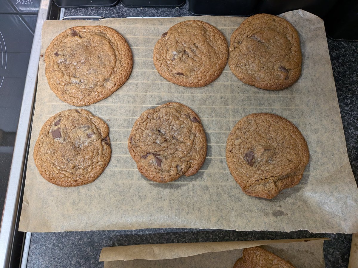 kekicooks's tweet photo. miso brown butter chocolate chunk cookies 🍪 https://t.co/vDDxoi4iK8