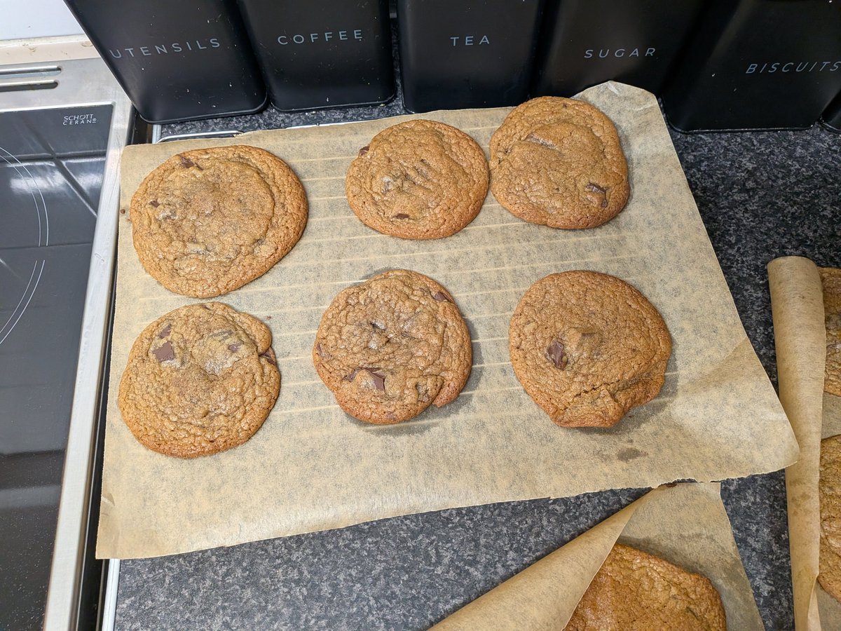 kekicooks's tweet photo. miso brown butter chocolate chunk cookies 🍪 https://t.co/vDDxoi4iK8