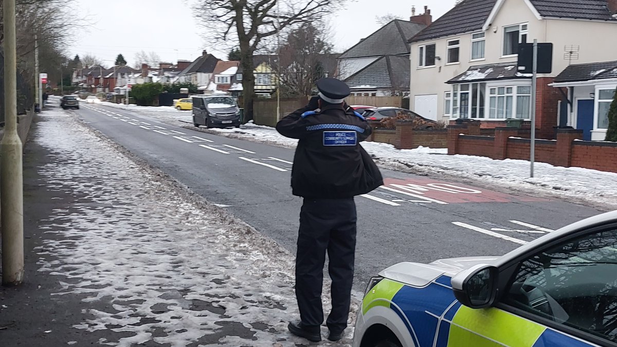 HalesowenWMP's tweet image. 🚨 Speeding Operation on Narrow lane Today 🚨
It’s crucial to slow down—especially in these snowy and icy conditions! ❄️🥶
Great to see so many people sticking to the speed limit today. Your caution helps keep everyone safe—especially in these icy conditions. ❄️👏