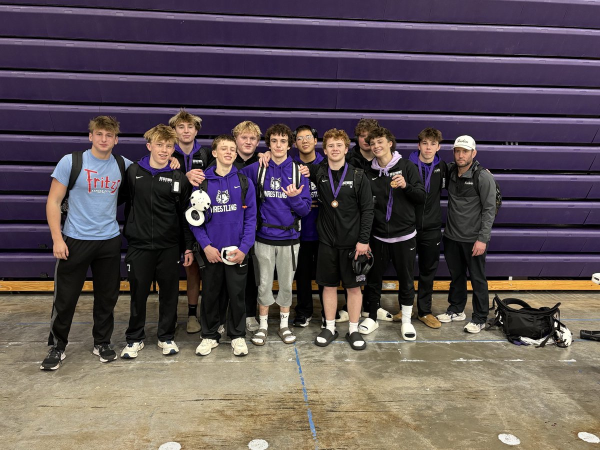 bvnw_wrestling's tweet photo. Congrats to our Varsity Squad that finished 4th as a team at the Wildcat Classic at Louisburg!

132: Leo Kincaid - 3rd
144: Jackson Hamm- 3rd
150: Ben Hurley - 3rd
175: Finn Bushell - 4th
215: Blake Berry - 2nd https://t.co/zXP0NRugVs