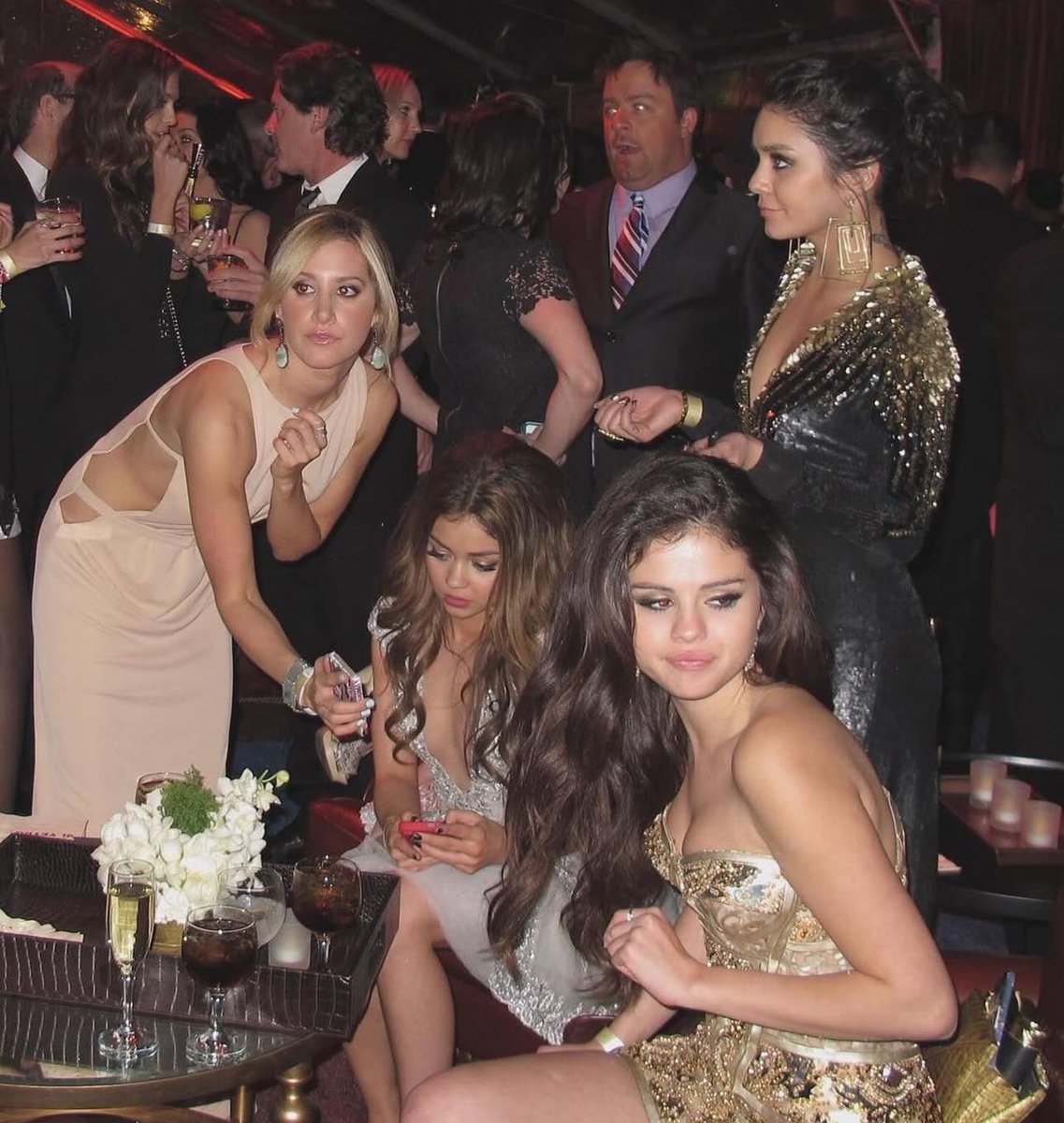 solelynostalgia's tweet image. selena gomez, ashley tisdale, vanessa hudgens, sarah hyland and josh hutcherson at the golden globes after party (2013)