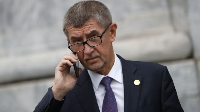 Telefonát 25. 1. 2006

XX: "Pane Babiš, pane Babiš, zabili Mrázka!"

AB: "Boha jeho, to už je osem?"