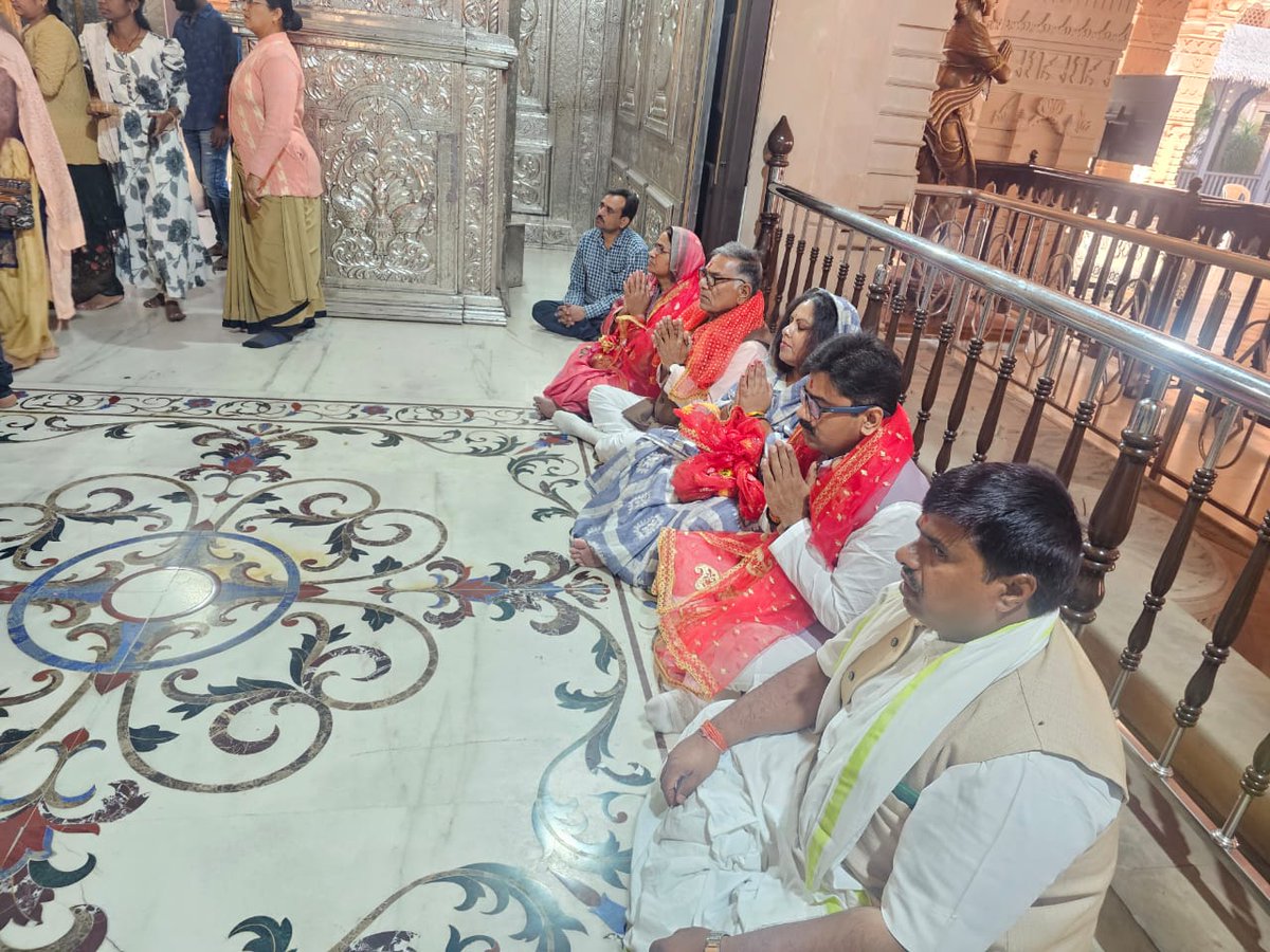kptripathibjp's tweet photo. आज नागपुर में कोराडी महालक्ष्मी मंदिर में परिवार के साथ दर्शन का सौभाग्य प्राप्त हुआ।

माँ महालक्ष्मी से सभी के उत्तम स्वास्थ्य, सुख-समृद्धि तथा क्षेत्र की समस्त जनता के कल्याण और मंगल की प्रार्थना की।

#nagpur #KoradiMandir #kptripathi #semariya https://t.co/vYSaJzBa1U