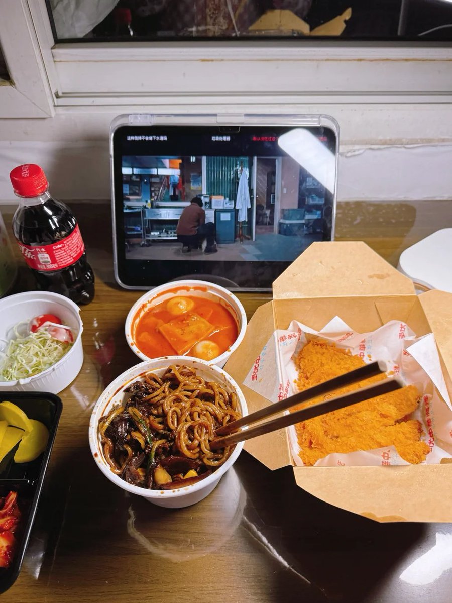 Abstract___or's tweet image. 한드 볼 때는 역시 한식이죠! 이 순간의 따스함... 누가 알까? ㅋㅋ