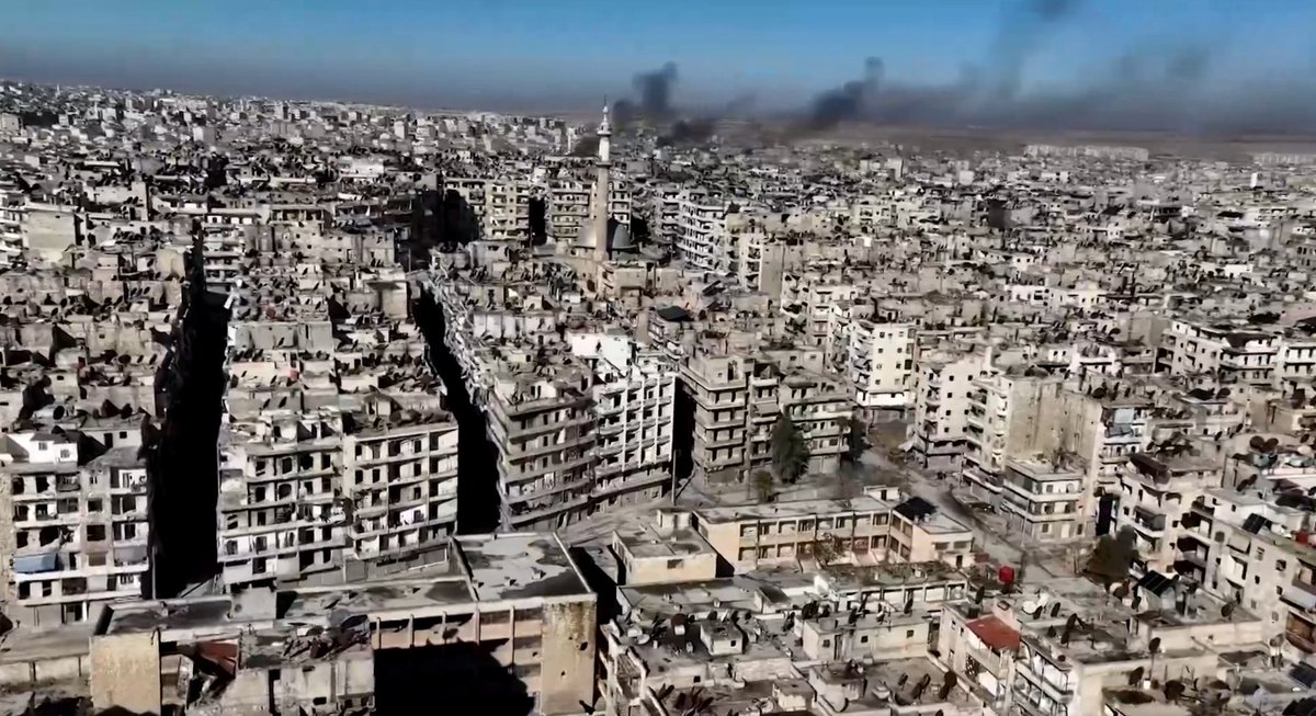 Direnişte bu kadar güçlü,
onurda bu kadar ısrarcı,
mücadelede bu kadar kararlı
ama dünyada bu kadar sahipsiz bırakılan başka bir halk yoktur!
#DefendRojava
#KurdishResistanceAgainstTerror