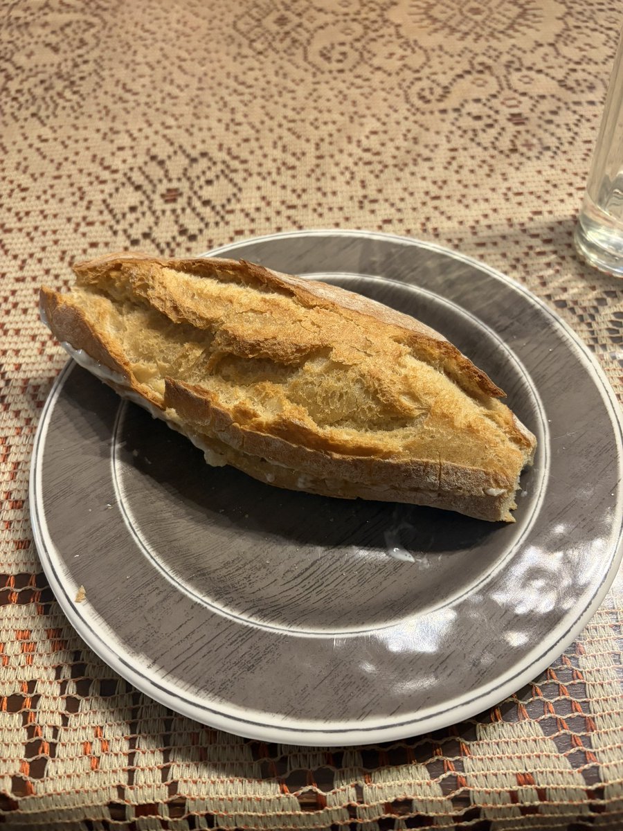 elegy2thevoid's tweet image. Birote for breakfast lunch and dinner ALVVVVVVVV ✊