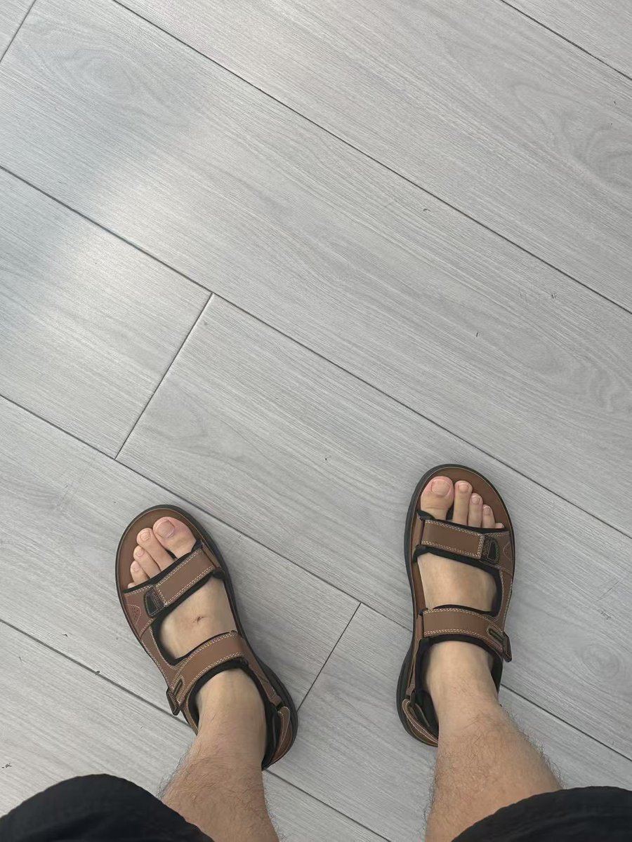 kintsugi1130's tweet image. A pair of old-fashioned sandals