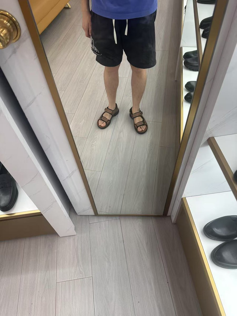 kintsugi1130's tweet image. A pair of old-fashioned sandals