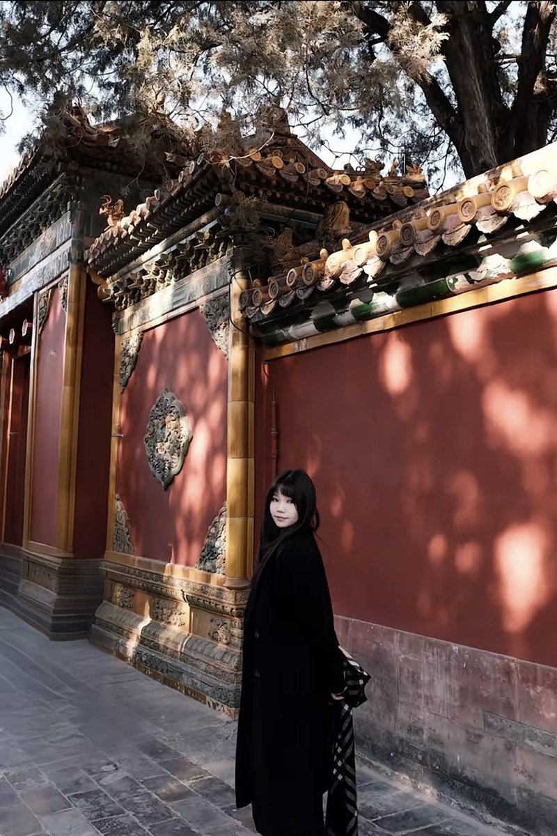 qius1218's tweet photo. 我想向你描述
北京的红墙 蓝天 和枯树 https://t.co/Yv54tJt6nX