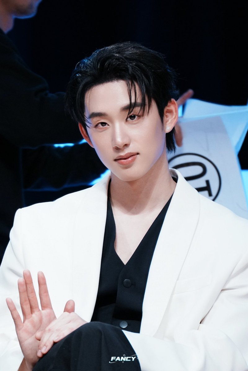 ♪(๑ᴖ◡ᴖ๑)♪ Number Nine Zip Up - Etsy