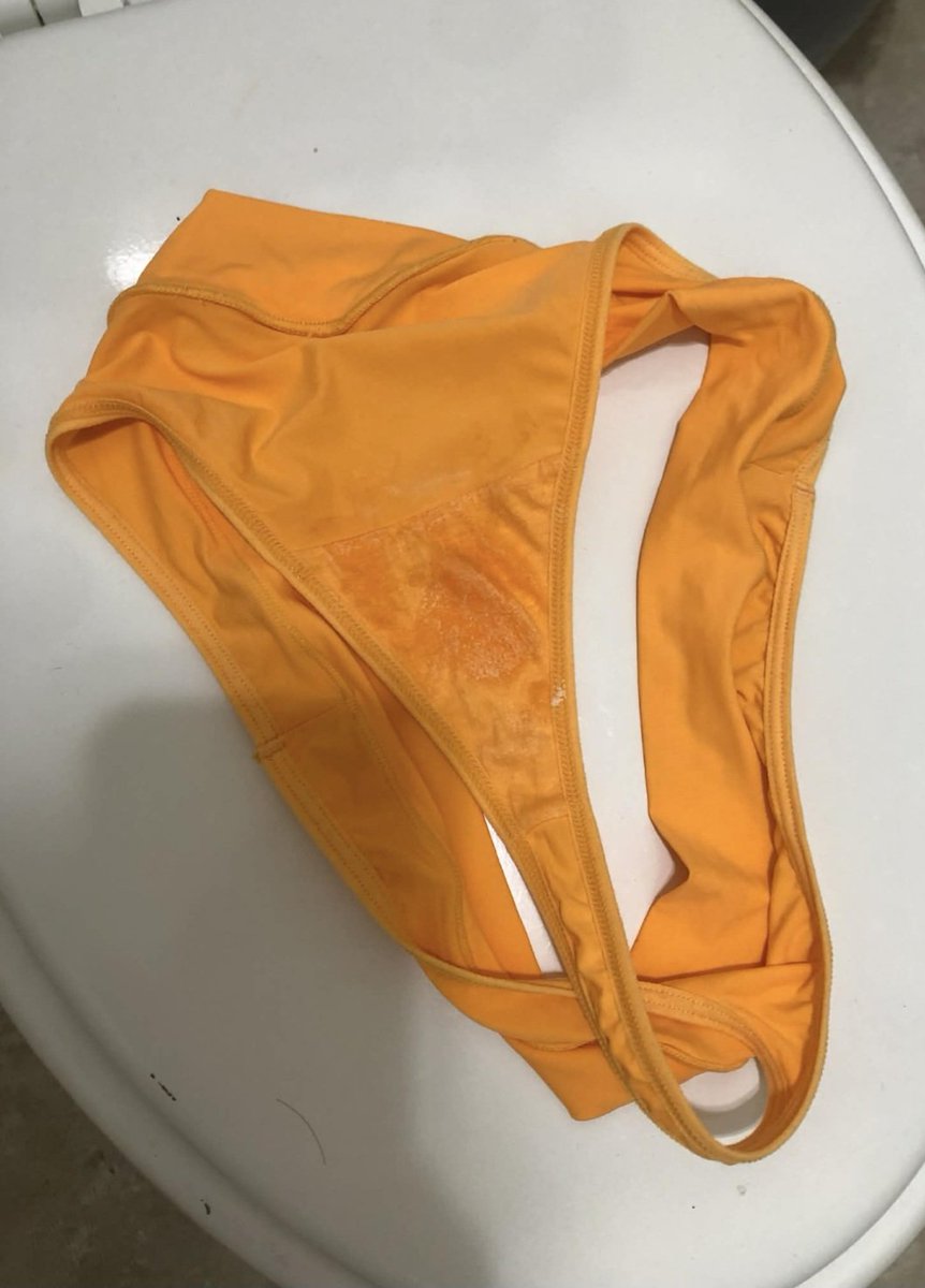 Asi encontré en el vaño una tanga demi mama anoche yego andava consu novio