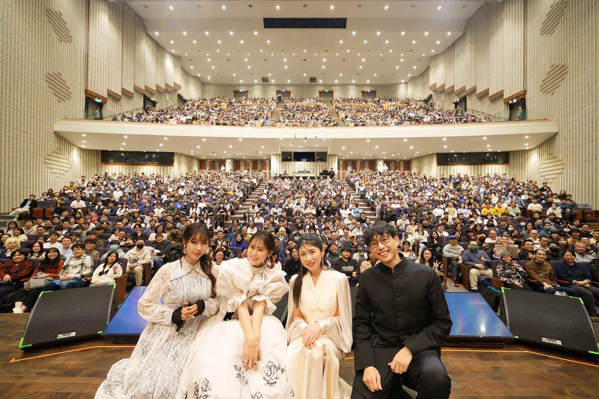 minori_contact's tweet photo. ご来場いただいたみなさん、TRUEさん、アイラさん、楽団のみなさん、スタッフのみなさん、ありがとうございました💐

ヴァイオレット・エヴァーガーデン
オーケストラコンサート in 高雄
1/11 Sun.
高雄文化中心 至德堂

＜歌唱曲＞
エイミー
ふたりごと (TRUEさん×茅原実里)
みちしるべ ～Movie Version～

ヴァイオレットがくれる出逢いに、
いつも感謝しています🕊️

#ヴァイオレット・エヴァーガーデン
#VioletEvergarden