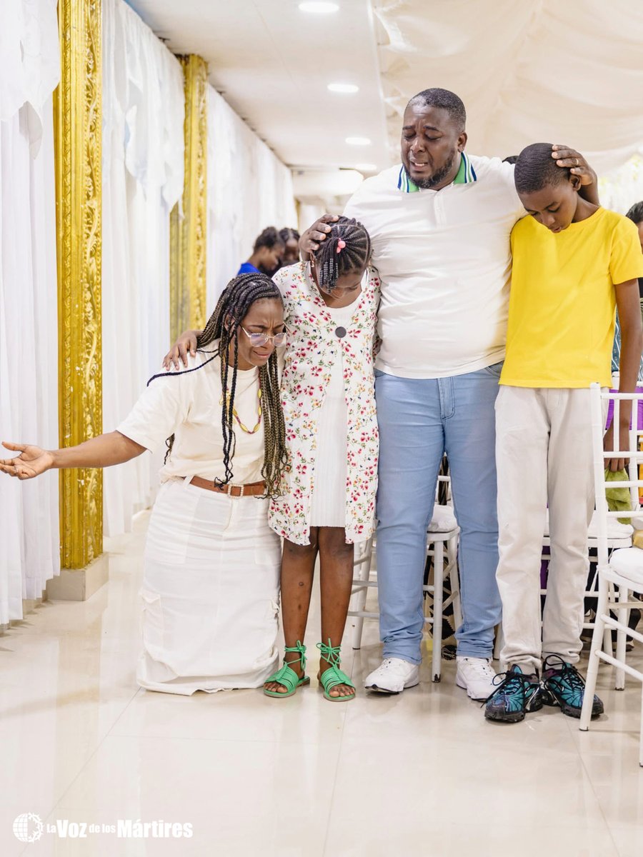 El individualismo radical puede cegarnos al sufrimiento de otros dentro del cuerpo global de Cristo, creando la percepción de que no estamos sufriendo junto a ellos. Estamos llamados a sufrir juntos y a recordarnos unos a otros como si nosotros mismos estuviéramos sufriendo.