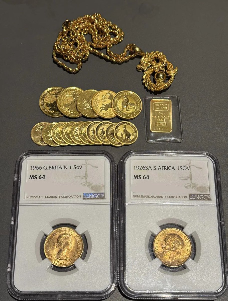 peer_metals's tweet image. 🟡 Family Portrait

Different roles.
Same purpose.

Some pieces are worn.
Some are protected.
Some are sealed and graded.

Together, they tell one story.

📍 r/Gold
Credit: u/dillymikes

#gold #physicalgold #goldcoins #goldjewelry