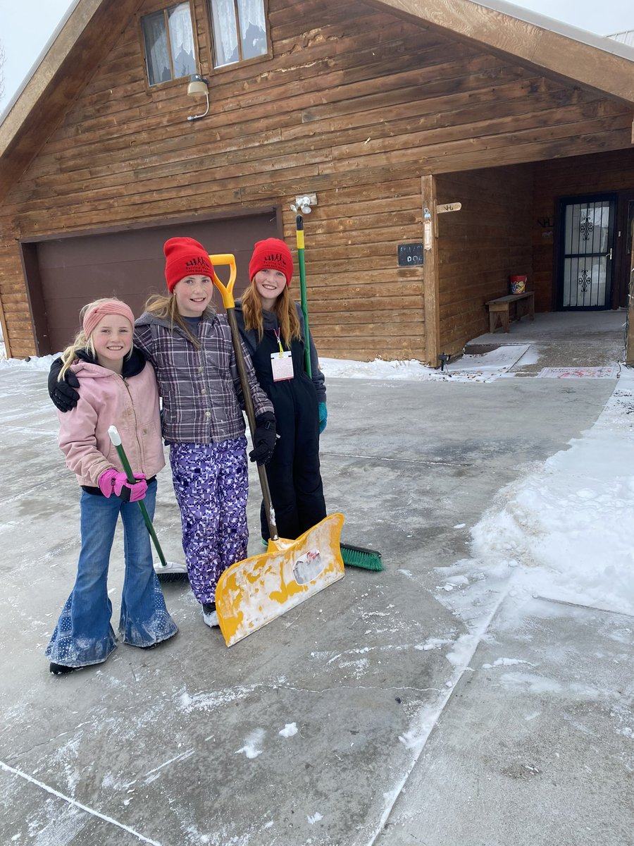 iamrodneysmith's tweet image. Kynlee,  Morgyn &amp;amp; their sister of La Jara, CO who are taking part in our 50 yard challenge have another one to their name ! I have a feeling that it’s their year ! Up to yard 19 now ! 31 left!