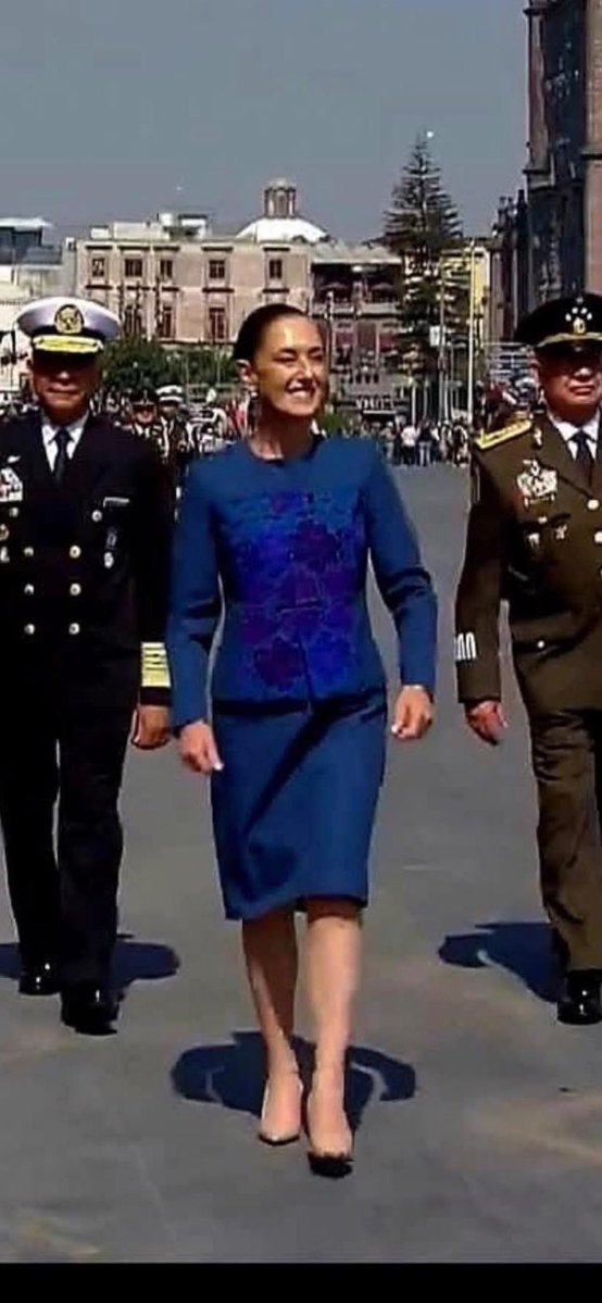 Humanismo4T's tweet image. Quien se meta con México o con nuestra Presidenta @Claudiashein se enfrentará con un pueblo descendiente de guerreros que no permitirán un ultraje más. 

#ClaudiaNoEstaSola y quien se mete con ella se mete con todos. 

#TrumpTerroristaMundial