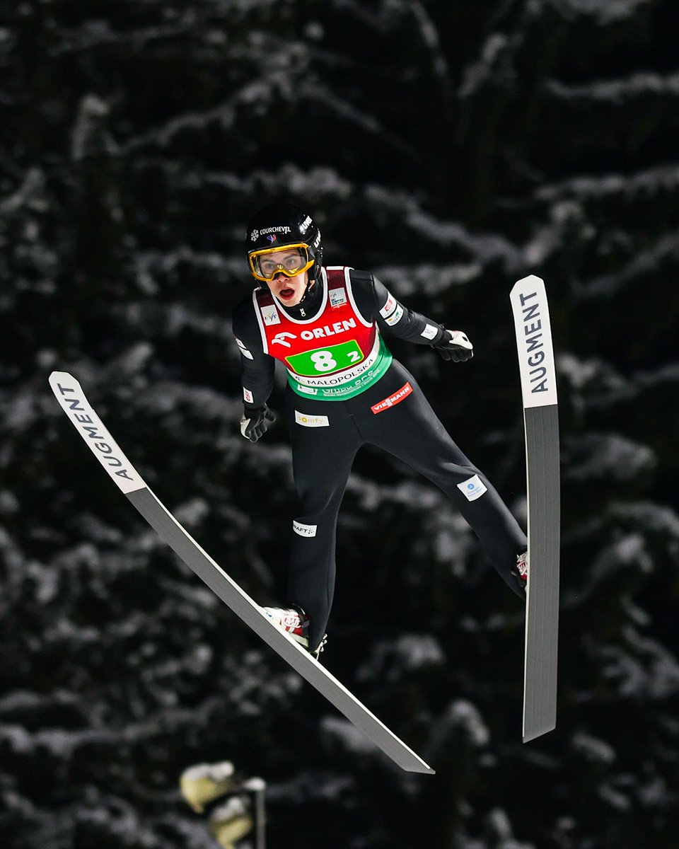 FedFranceSki's tweet image. 🔥🇫🇷 Valentin Foubert dans le top 15 à Zakopane !

💪 Notre Tricolore a renversé la situation : 29e après la première manche, il réalise une remontée de 17 places avec un saut à plus de 141,5 mètres, meilleure longueur de la seconde manche, pour terminer 12e du concours 🦅

📸…