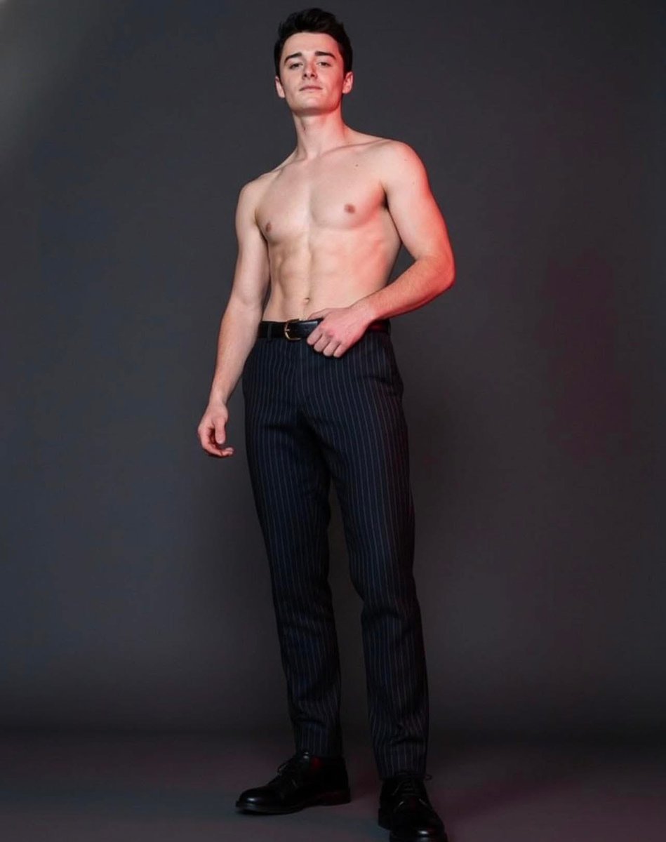 Call6910's tweet image. Noah Schnapp 🥵🥵🤤🤤