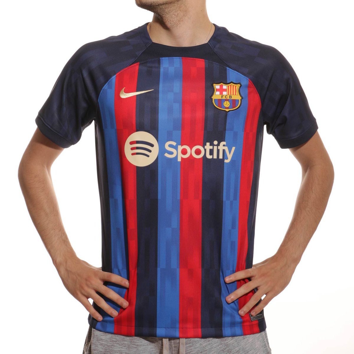 voudebahea's tweet image. 🚨 A camisa II do Bahia deve seguir um conceito semelhante ao do Barcelona 2022/23.

O modelo contará com dois tons de azul, além do vermelho e branco. @fefonoronha, @leirodoinfo