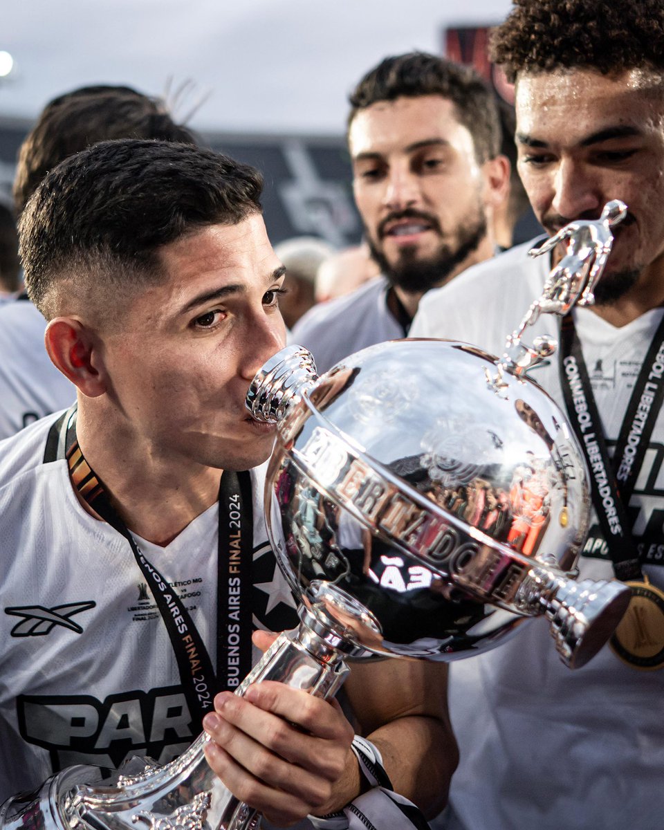 EspacoGlorioso's tweet image. Savarino não tem interesse, nesse momento, de ir para o Fluminense.

O jogador tem conversado com familiares, pessoas dentro do clube demonstrando o desejo de ficar no clube.

Existe sim a chance do Savarino ir pro Fluminense devido as questões financeiras do clube, mas nesse…