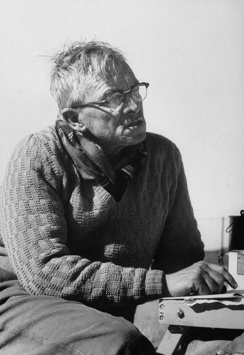 Die skrywer Alan Paton is op 11 Januarie 1903 in Pietermaritzburg gebore. Sy pa was ‘n Skotse immigrant en het hom aan letterkunde voorgestel en ‘n liefde vir die natuur by hom tuisgebring.
Paton is op 12 April 1988 in Durban aan keelkanker oorlede.