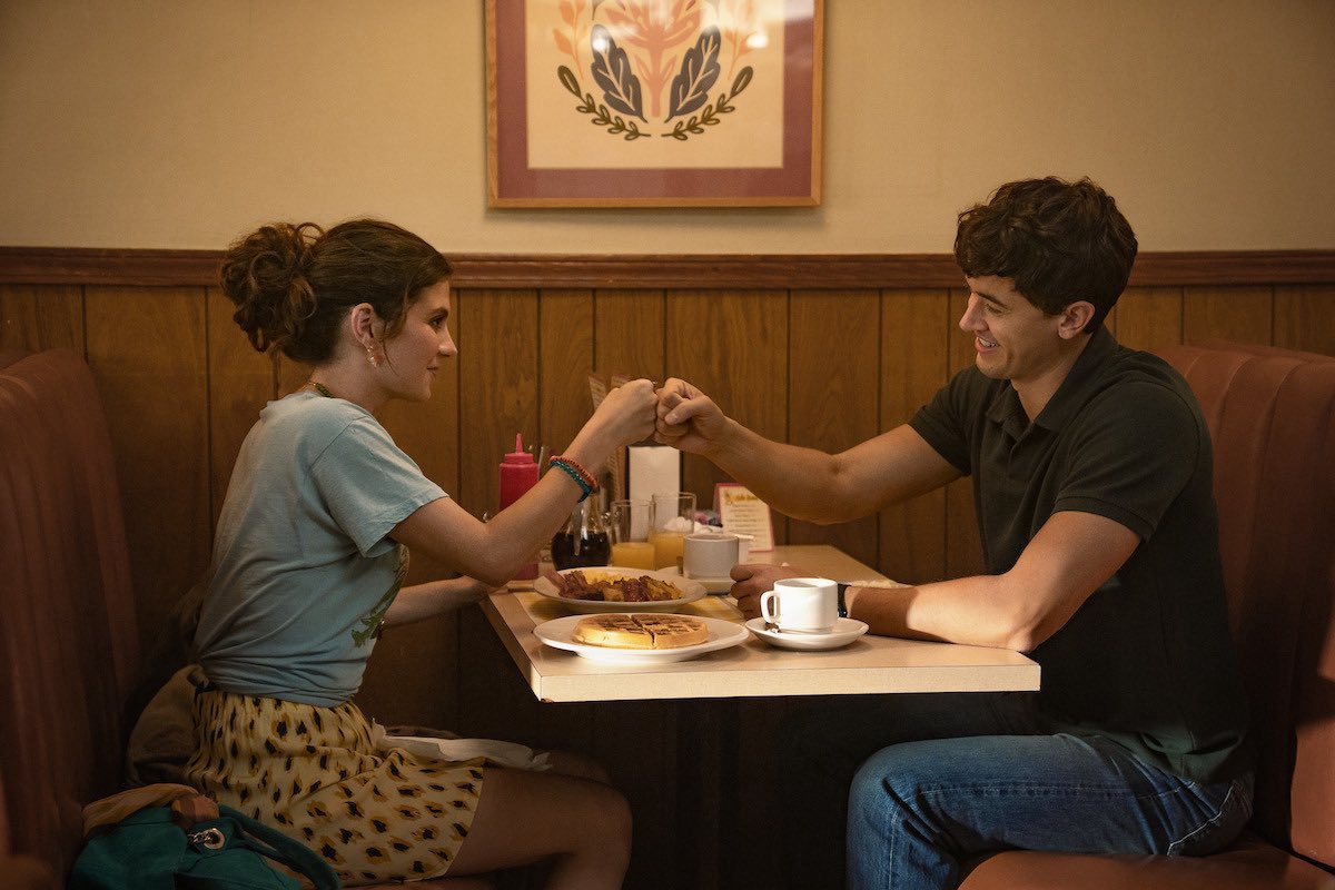 paolovignolo1's tweet photo. No pude quitarme la sensación de que Gente que conocemos en vacaciones habría funcionado mejor como una serie (un episodio por cada vacación) permitiéndonos más tiempo para enamorarnos de Poppy y Alex, pero aún así fue una experiencia divertida de ver 

#PeopleWeMeetOnVacation https://t.co/DnsICIheYS